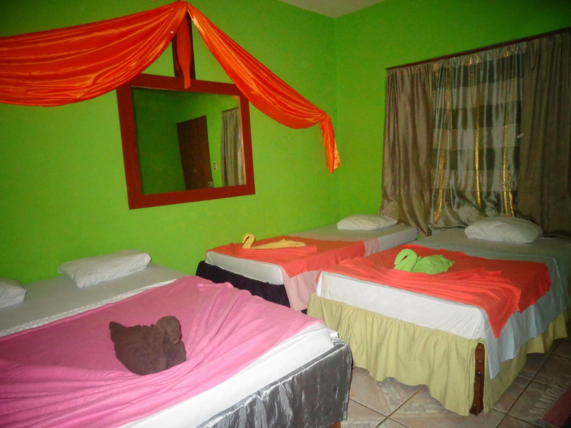 Cabinas Tortuguero Natural Buitenkant foto