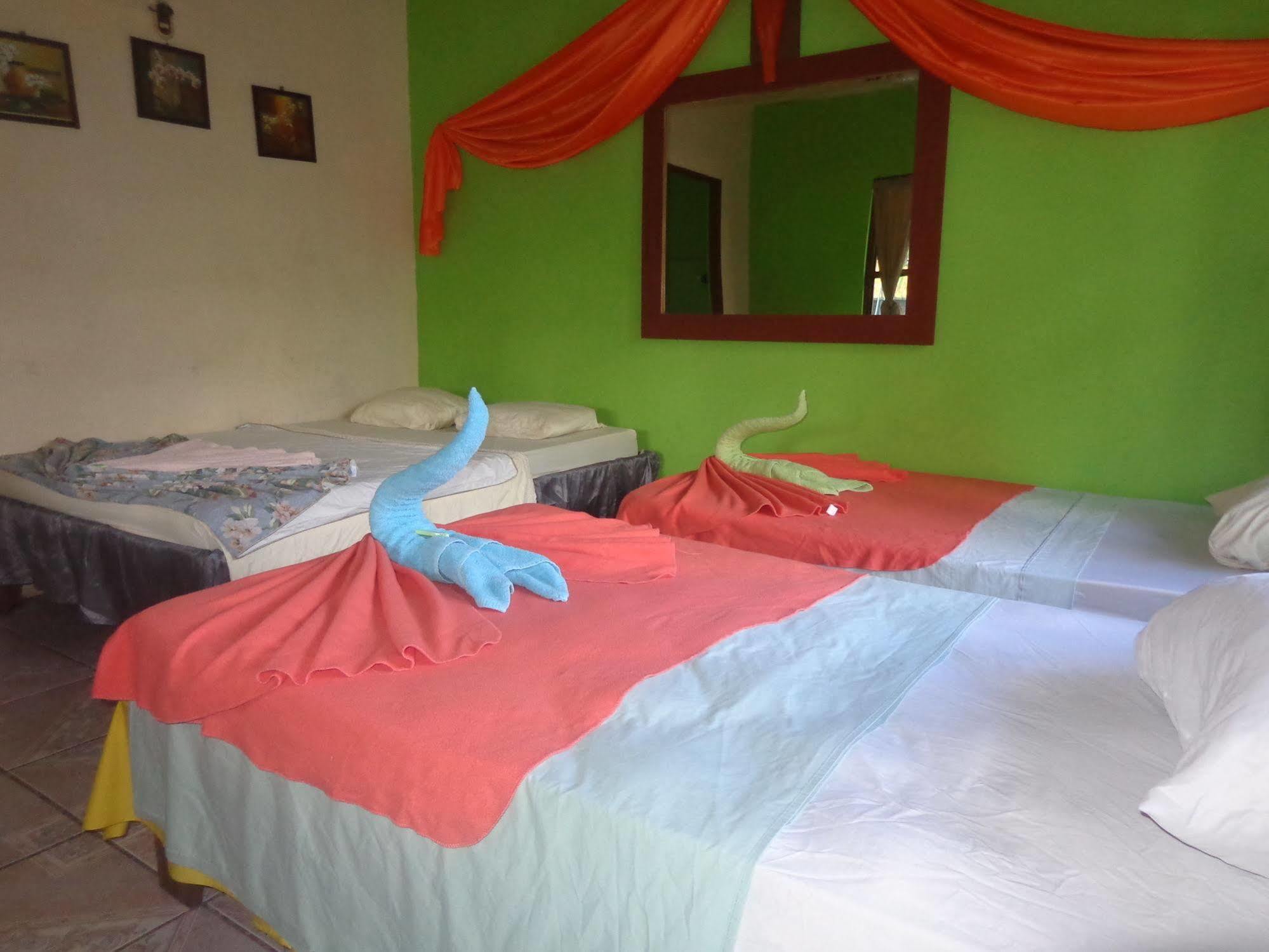 Cabinas Tortuguero Natural Buitenkant foto