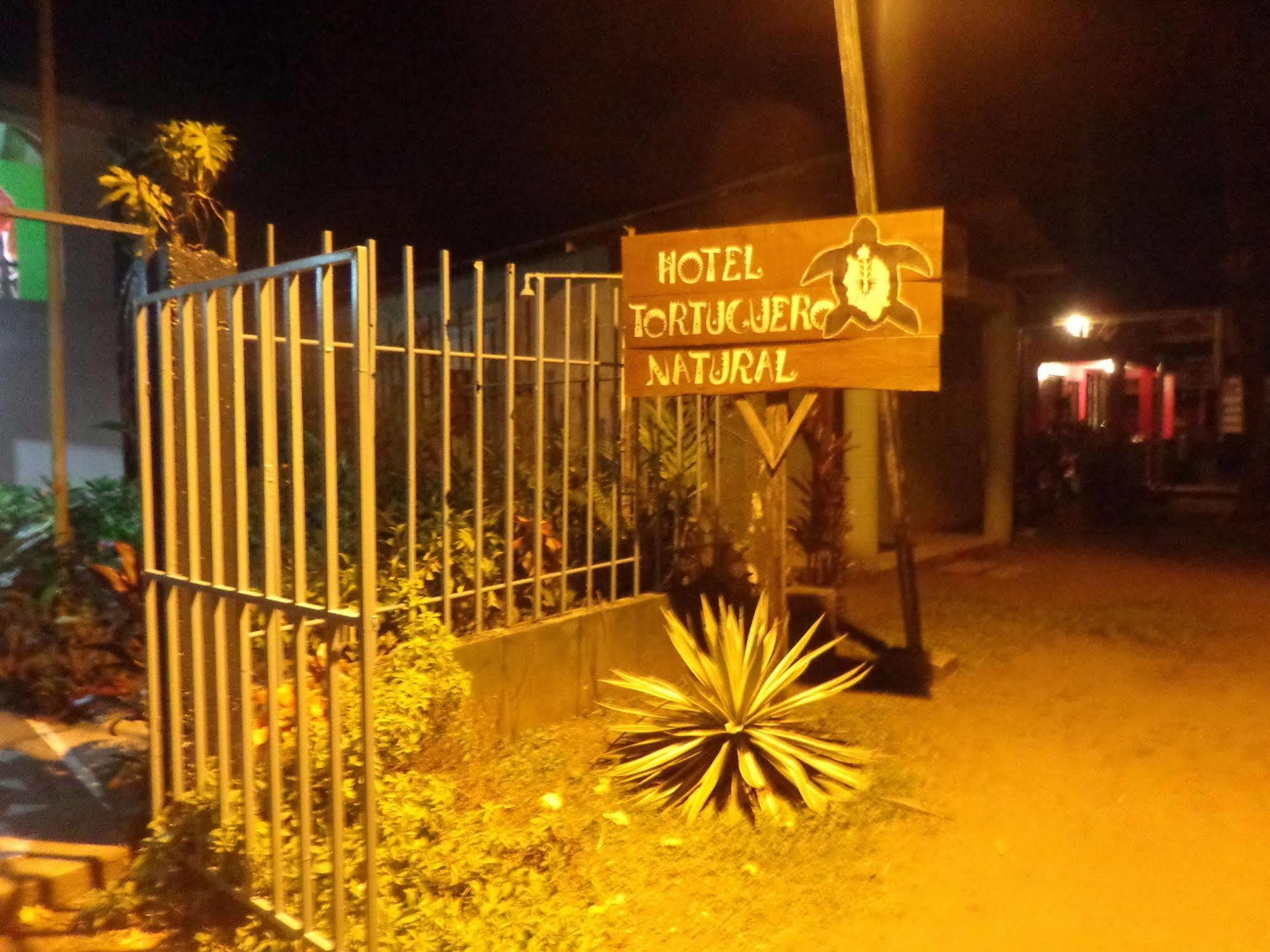 Cabinas Tortuguero Natural Hostel Buitenkant foto