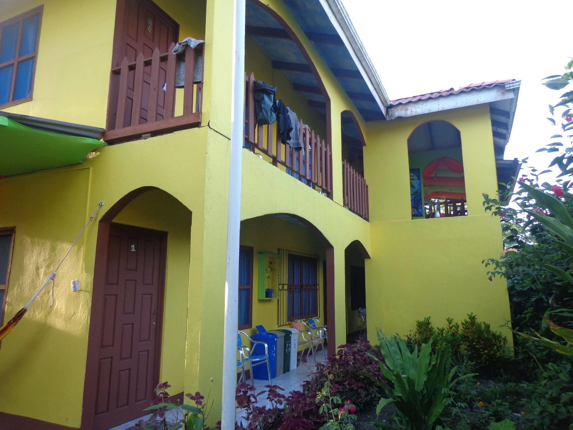 Cabinas Tortuguero Natural Hostel Buitenkant foto